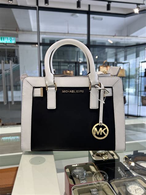 michael kors return|Michael Kors refund.